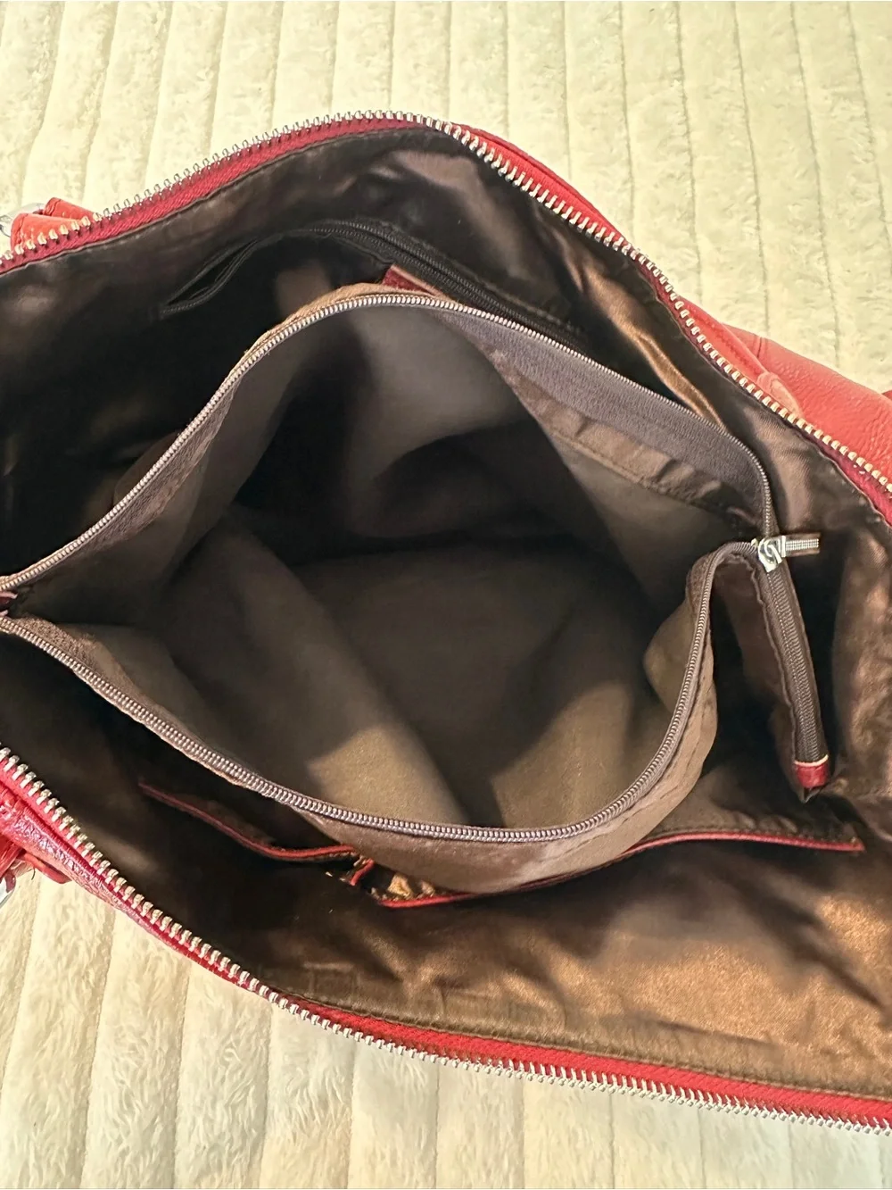 HESHE Pebble Genuine Leather Red Handbag with Top Handles and Strap - Picture 7 of 11
